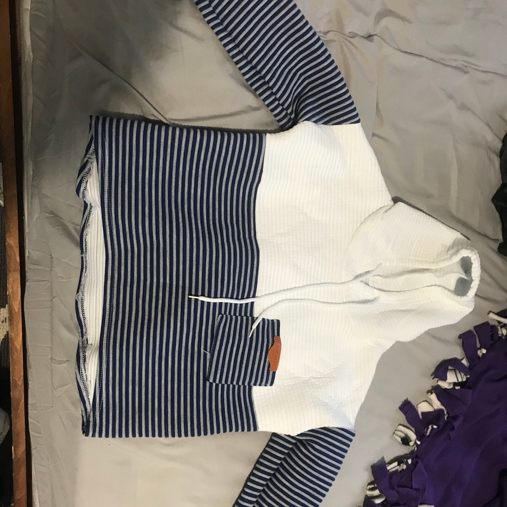 Long sleeve shirt/hoodie